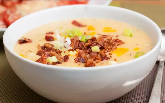Caldo de Alho-Poró com Bacon